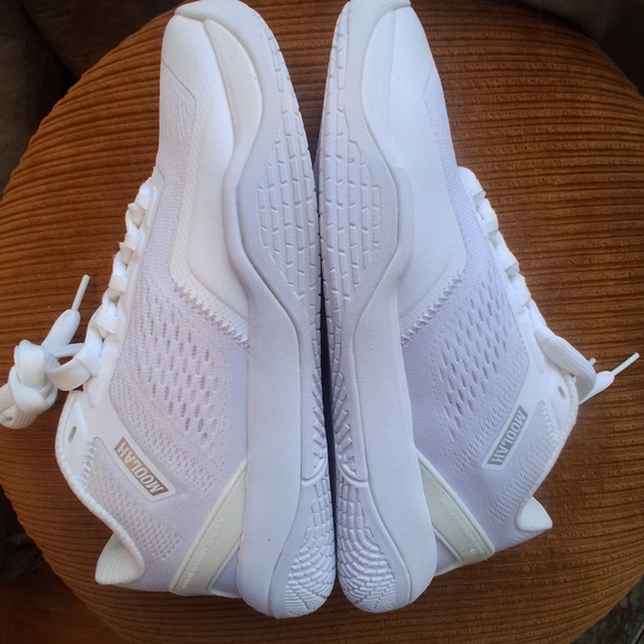 MOOLAH White Mesh Athletic Sneakers - Picture 5 of 8